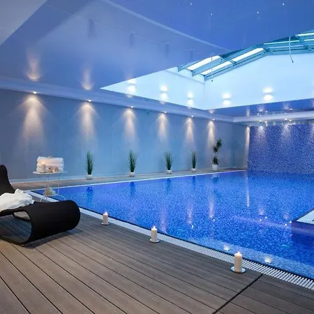 Prestige - Waterlane Pool & Gym And Lägenhet *